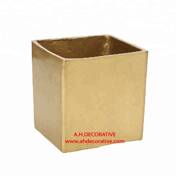 Aluminium Gold Square Metal Vase, Style : AMERICAN STYLE