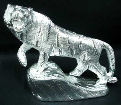 White Metal Lion Figure, for Decoration, Size : 9 inch