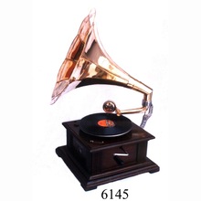 Metal Antique Gramophone, Feature : Europe