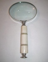 Metal Frame Magnifying reading glass, Feature : Durable
