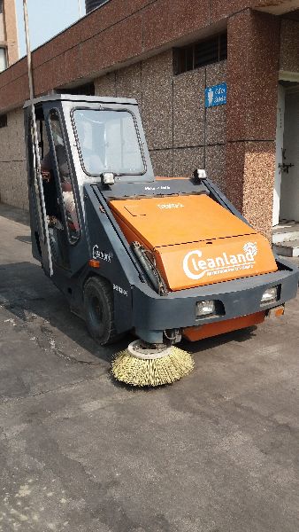 Road Sweeper Machine Supplier, Certification : ISO 9001:2008 Certified