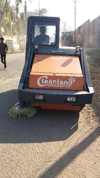 Cleanland Road Sweeping Machine Manufacturers, Certification : ISO 9001:2008 Certified