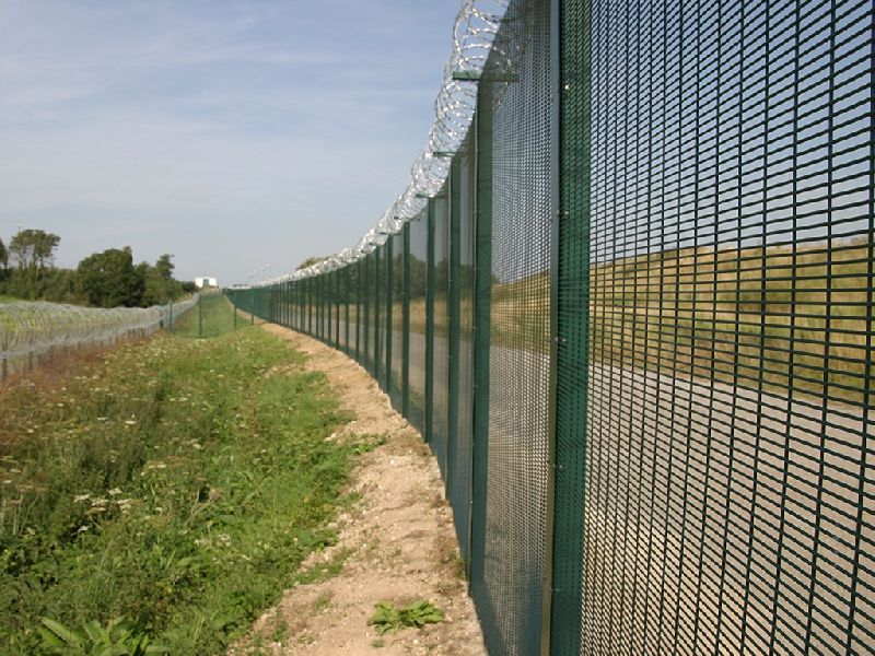 mesh fencing system
