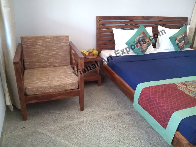 Wooden Back Strip Bed