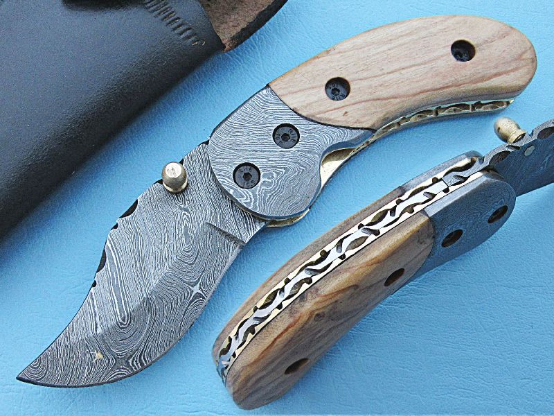 Folding 1 Custom Made Damascus Steel Hunting Folding Pocket Knife