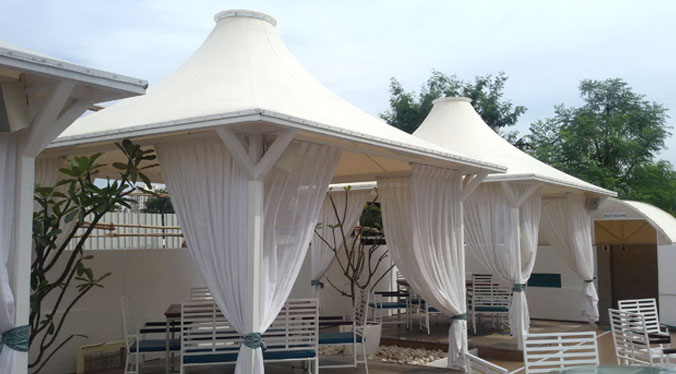 RETRACTABLE TENSILE STRUCTURE