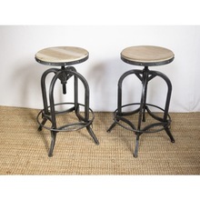 Metal Turner Bar stool, Size : Standard