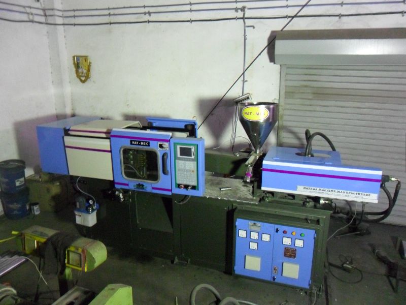 NATMEK 38 S PLC MICRO PROCESSOR PLASTIC INJECTION MOLDING MACHINE.