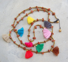 Sand Stone and Tassel Necklace, Color : pantone