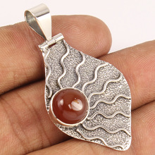 CARNELIAN Gemstone pendant, Color : Red