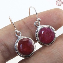 Ruby gemstone earring, Finishing : High Polish