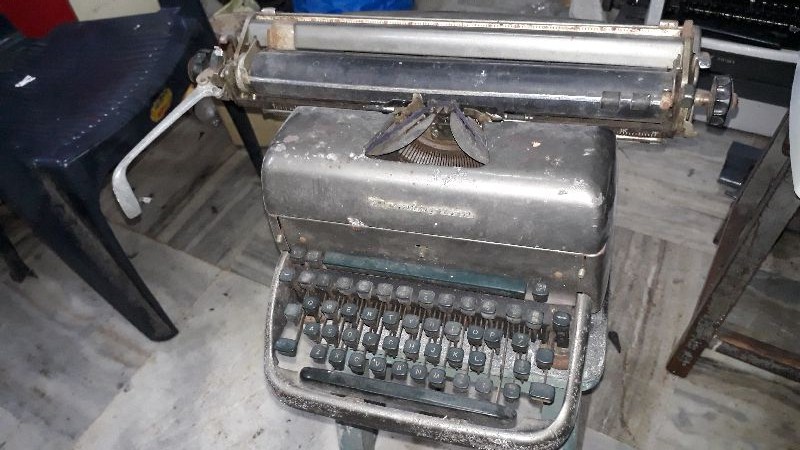 Antique Typewriter, Color : Black