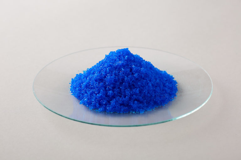 Известные соединения меди. Нитрат меди цвет. Copper(II) Nitrate. Соединение меди бирюзового цвета. Соединения меди синего цвета.