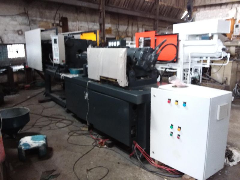 plastic injection moulding machine