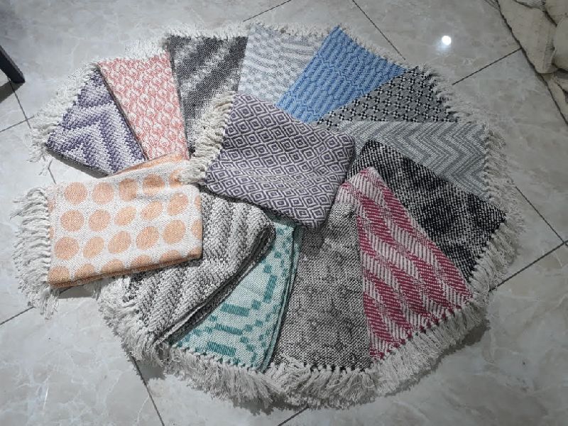 Plain Cotton Bed Throws, Size : 40x35inch, 45x40inch, 50x45inch, 55x50inch