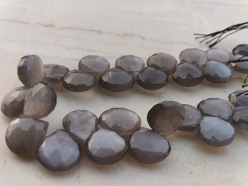 Grey moonstone faceted hearts gemstone beads, Color : Natural