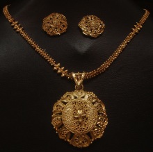 gold plated pendant jewellery set