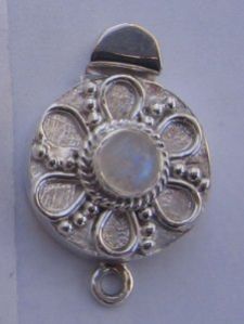 Clasp Wih White Rainbow