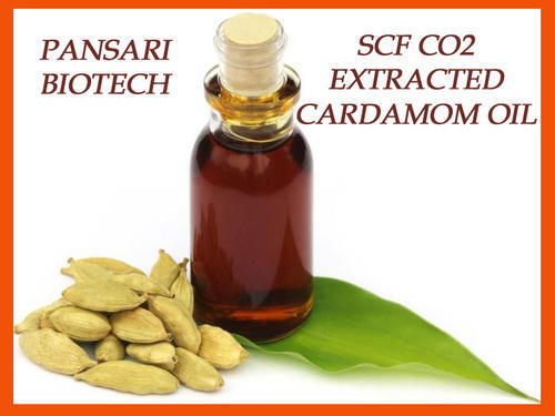 Cardamom CO2 Oil, for Food Flavouring in Perfumery, Form : Liquid