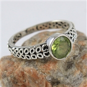 925 STERLING SILVER PERIDOT GEMSTONE RING