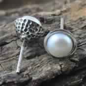 GORGEOUS 925 STERLING SILVER GEMSTONE PEARL STUD EARRING