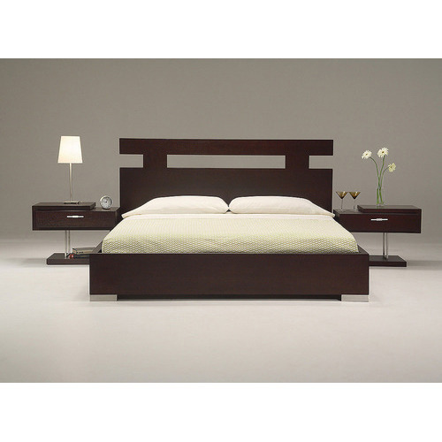Polished Queen Size Wooden Bed, for Home, Hotel, Feature : Attractive Designs, Easy To Place