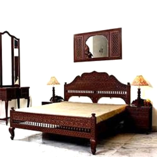 Polished Solid Oak Wooden Bed, Size : 5x7ft, 6x8ft