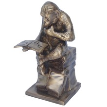 Brass Sitting book reading Monkey, Technique : Casting