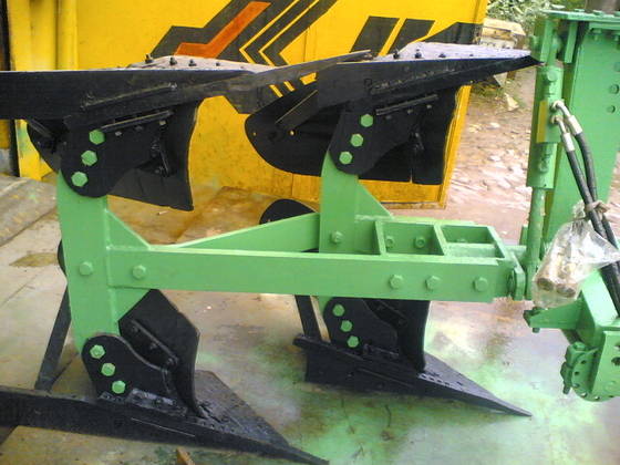 HYDRULICALLY REVERSIBLE MB PLOUGH