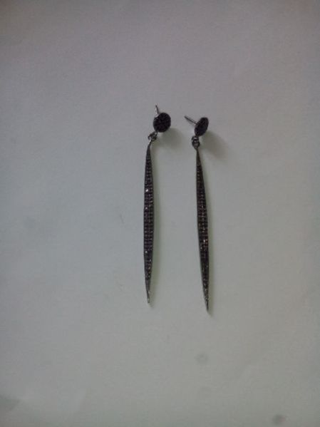 Ear Ring With Black Spinel