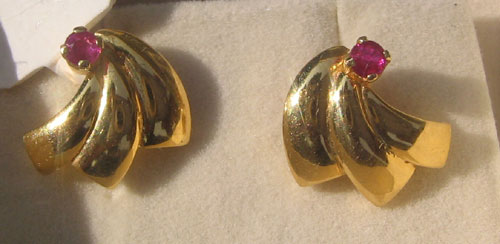 Gold Ear Ring with Ruby