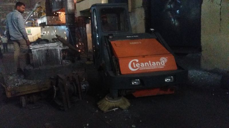 Automatic Road Cleaning Machine