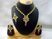 Brass Kundan Bridal Necklace Set, Color : Golden