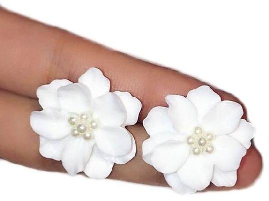 Flower Earrings, Color : White
