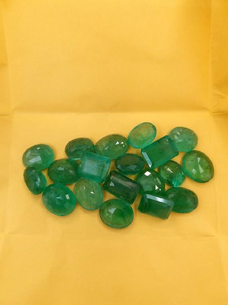 Emeralds, Color : Green