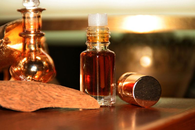 Oud Wood & Fragrant Oud Oils