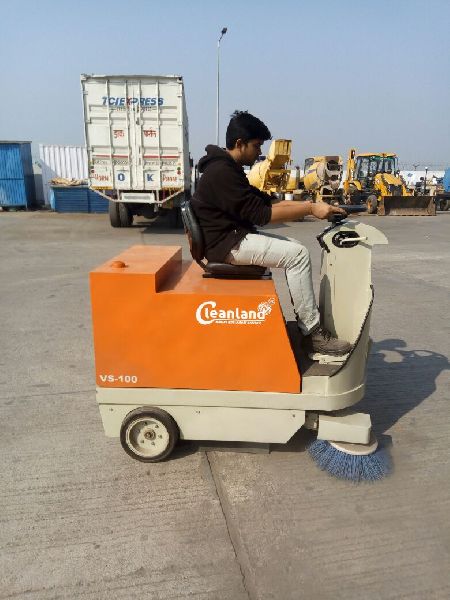 Latest Battery Operated Sweeping Machine, Certification : ISO 9001:2008 Certified