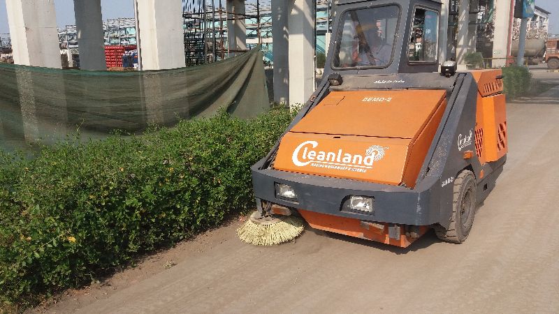 Cleanland Road Sweeping Machines Manufacturer, Certification : ISO 9001:2008 Certified