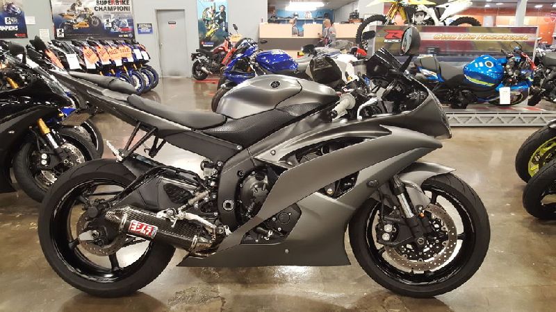 2016 YAMAHA R6  WHITE with 6899 miles  Used Motorbikes Dealer  Macclesfield  Donington Park The Superbike Factory