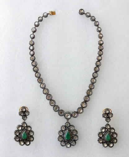 Gorgeous Looking Diamond Necklace with Emerald