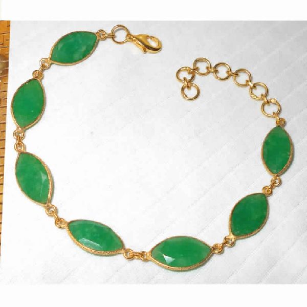 Green Corundum Gemstone Lobster Lock Bracelet, Gender : Women’s