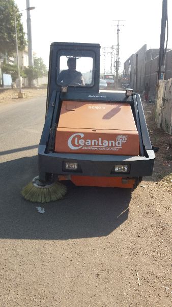 Ride on Road Cleaning Equipment, Certification : ISO 9001:2008 Certified