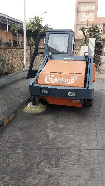Road Sweeping Machine Manufacturers in INDIA, Certification : ISO 9001:2008 Certified