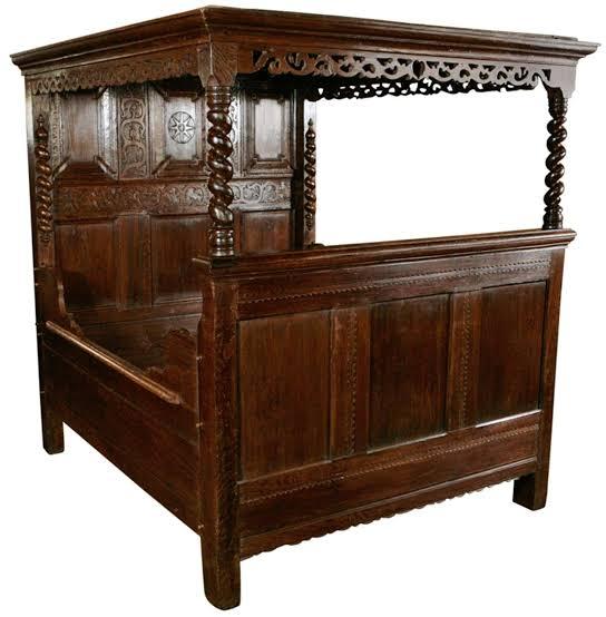 Polished Antique Wooden Bed, Feature : Quality Tested, Termite Proof