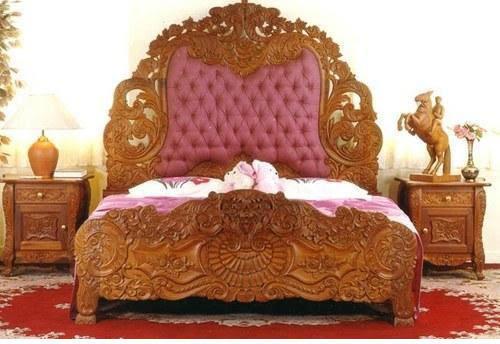 Queen Size Wooden Bed