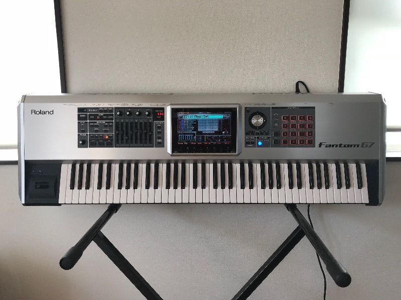 Roland Fantom G7 Synthesizer-Workstation-in-Good-Condition