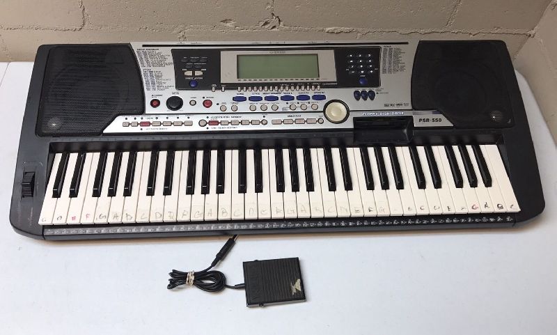 Yamaha PSR-550 61-Key Keyboard