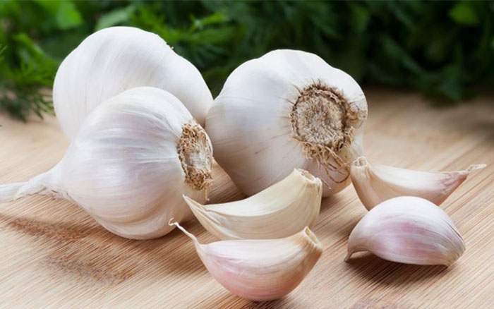 Organic fresh garlic, for Cooking, Fast Food, Style : Solid