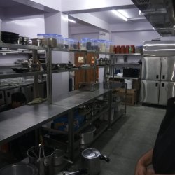 Aluminium used restaurant equipment, Variety : Cabinet, Oven, Trolley, Table, Chimey