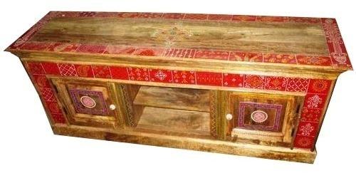 Traditional Wooden Table, for Home Furniture, Specialities : Superior strength, Highly durable, Glossy finish